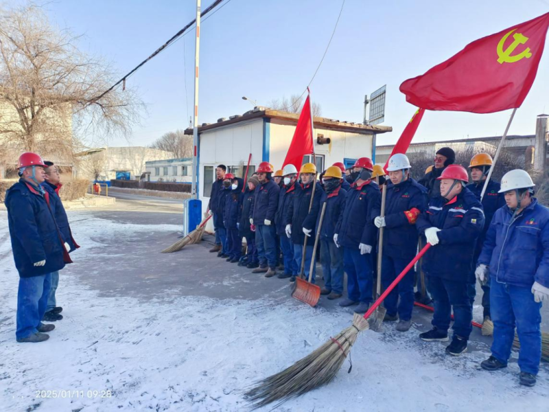 物產(chǎn)工投公司黨委開展“節(jié)前環(huán)境大整治、干干凈凈過大年”環(huán)境衛(wèi)生整治主題黨日活動(dòng)