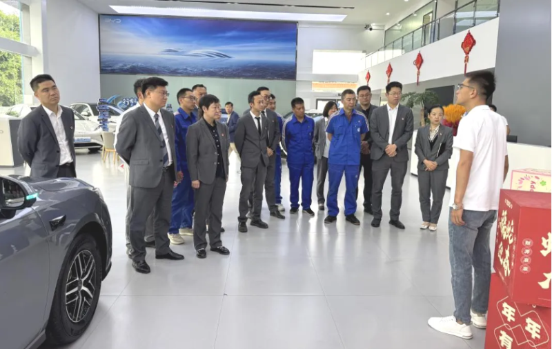 汽貿(mào)公司黨支部開展“走出去、學(xué)進(jìn)來(lái)，改作風(fēng)、促發(fā)展”貫徹中央八項(xiàng)規(guī)定精神學(xué)習(xí)教育走深走實(shí)主題黨日活動(dòng)