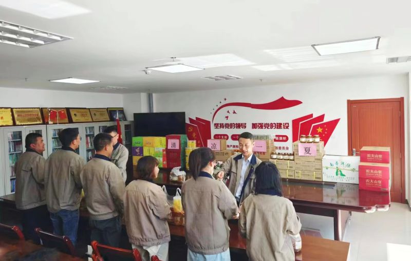 情系職工，夏送清涼——朝物開(kāi)投公司開(kāi)展夏日送清涼活動(dòng)