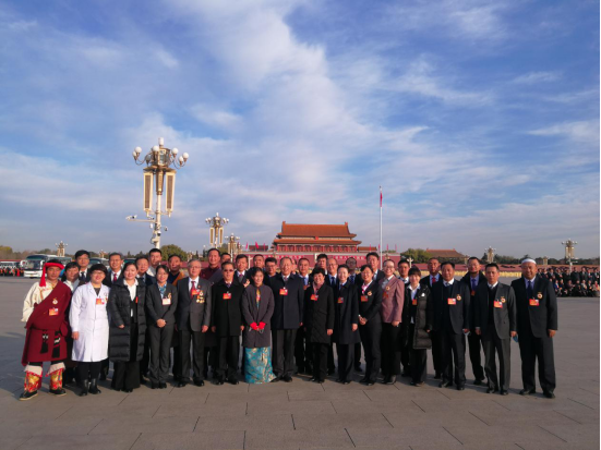 青海省物產(chǎn)集團(tuán)黨委書(shū)記、董事長(zhǎng)王玉輝榮獲“全國(guó)勞動(dòng)模范”榮譽(yù)稱(chēng)號(hào)